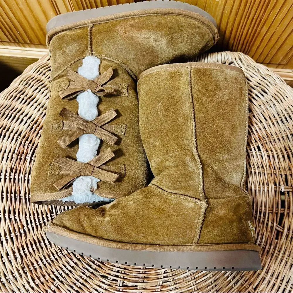 Koolaburra by Uggs brown suede leather with white trim side detail furry boot 4